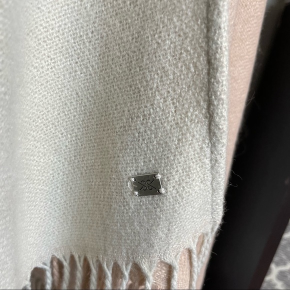 Soia & Kyo Blanket Scarf Poncho Wrap With Fringe One Size Neutraul Tones NWT - Picture 10 of 12